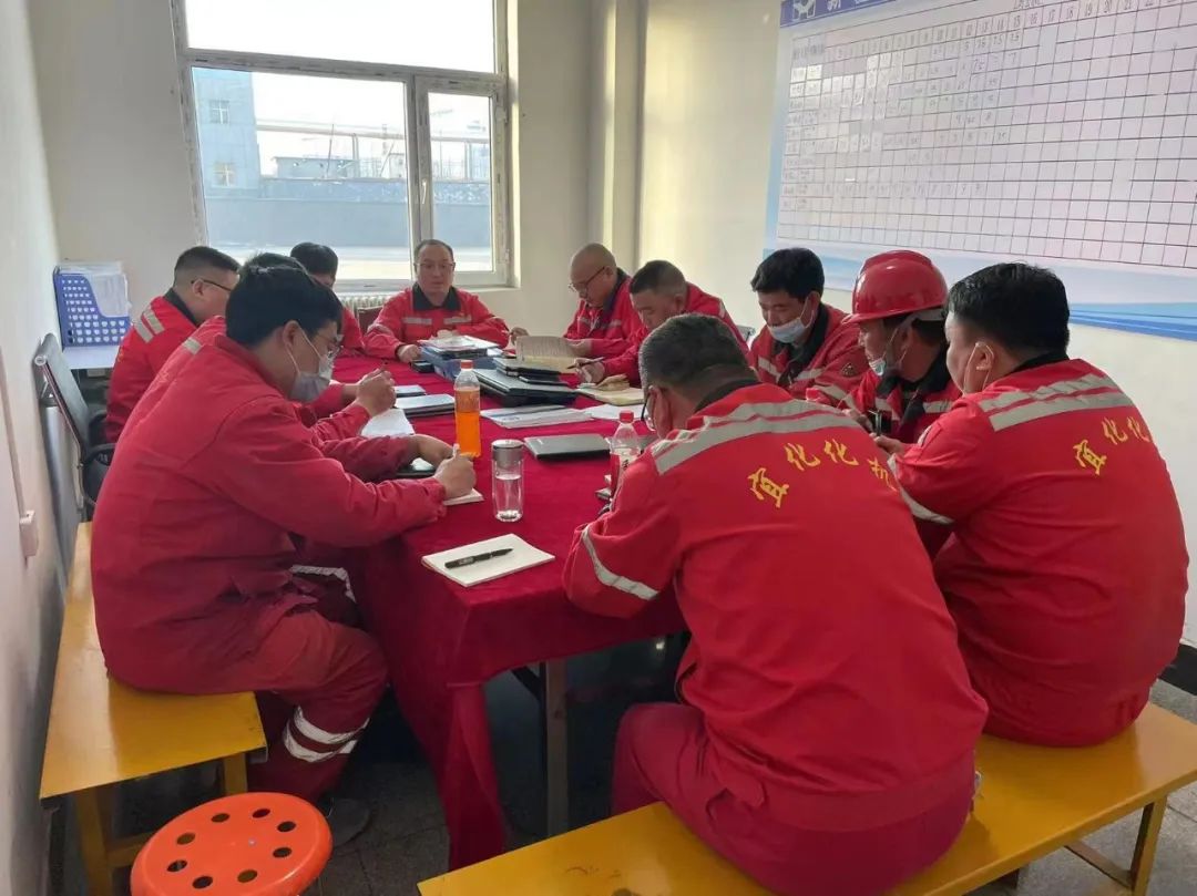 團(tuán)結(jié)一心干勁足 斗志昂揚(yáng)戰(zhàn)檢修(圖1) 圖片