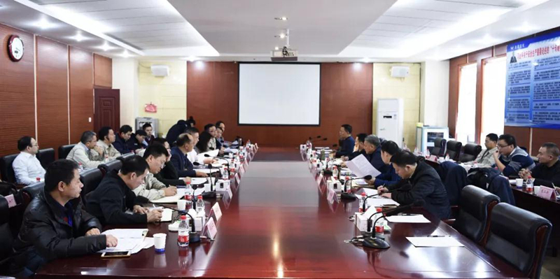 宜昌市政府副市長王應(yīng)華一行到新疆宜化現(xiàn)場辦公(圖3) 宜昌市政府副市長王應(yīng)華一行到新疆宜化現(xiàn)場辦公(圖3)