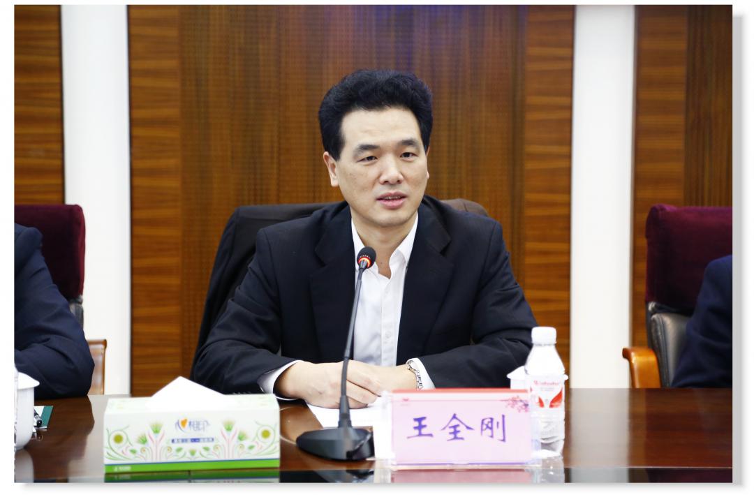 農(nóng)行湖北省分行副行長王全剛一行到訪宜化集團(tuán)(圖3) 農(nóng)行湖北省分行副行長王全剛一行到訪宜化集團(tuán)(圖3)