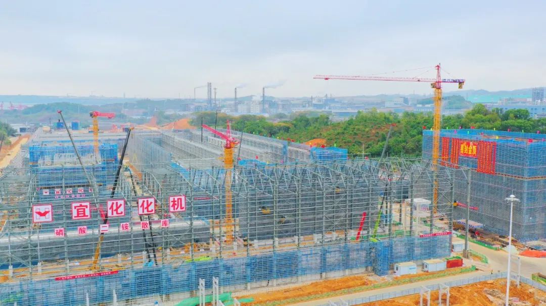 加速推進!宜化楚星整體升級改造項目關鍵裝置主體結構順利封頂(圖4) 加速推進!宜化楚星整體升級改造項目關鍵裝置主體結構順利封頂(圖4)