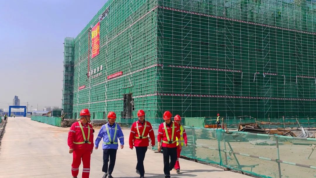 化機公司黨委書記、董事長、總經理楊中澤到內蒙季戊四醇項目現場辦公(圖2)