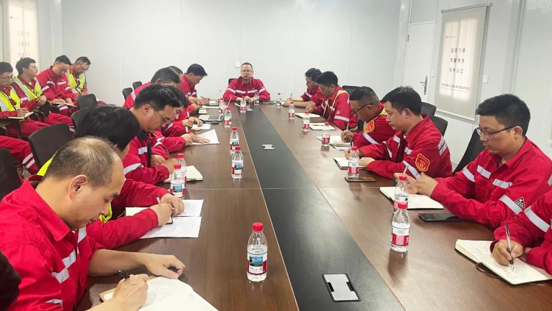 化機公司黨委書記、董事長、總經理楊中澤到內蒙季戊四醇項目現場辦公(圖3)