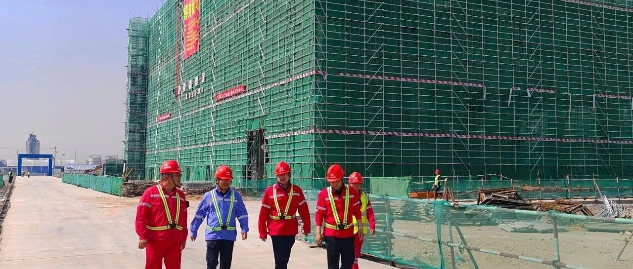 化機(jī)公司黨委書記、董事長、總經(jīng)理楊中澤到內(nèi)蒙季戊四醇項目現(xiàn)場辦公